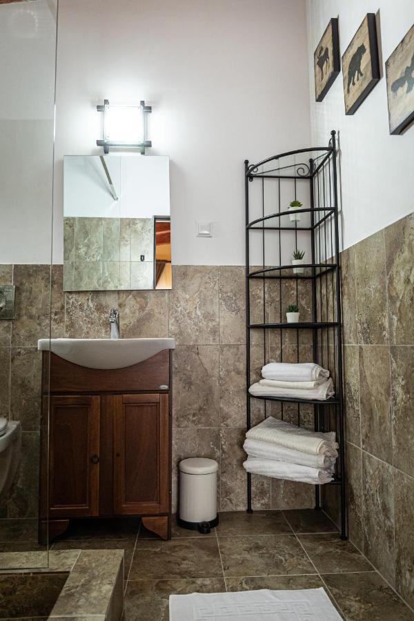 Villa Wild Petroşani Esterno foto